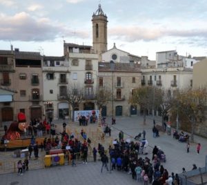 El Gran Tió de la Bisbal dona els aliments recollits al Convent dels Franciscans