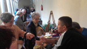 Donar a conèixer el Convent dels Franciscans i els homes i dones que hi viuen