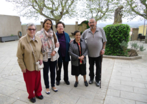 Una vintena d’usuaris i treballadors de la residència geriàtrica Zoilo Feliu visiten el Convent dels Franciscans