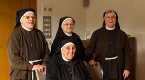Les monges clarisses de Fortià marxen del Monestir de Santa Clara