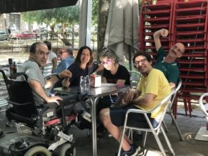 Et necessitem! Vine a fer voluntariat amb persones amb VIH Sida i exclusió social
