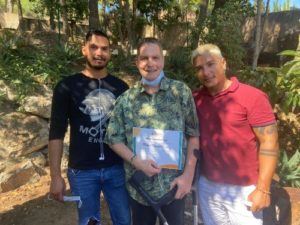 El Miquel celebra la seva alta terapèutica de Projecte Home a Montgat