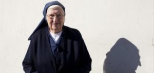 Sor Genoveva, tendresa en l’atenció social