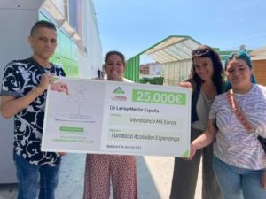 Leroy Merlin atorga a Acollida i Esperança 25.000 euros per a millorar l’aïllament de Can Banús i Itaca