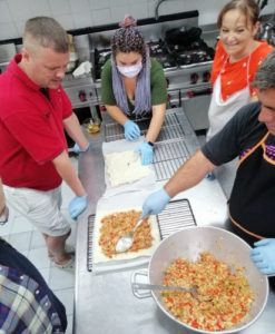 Reforcem el taller de cuina al centre d’acollida Can Banús