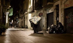 Què fer davant la pobresa estructural? Debat amb Arcadi Oliveres i Eduard Sala el 12 de novembre al CCCB