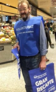 Les persones residents participen a campanyes solidàries com a voluntàries