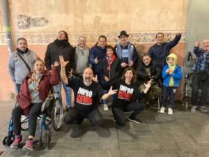 El Círcol s’omple amb les rialles d’ImproAcatomba en la Festa de Nadal 2022