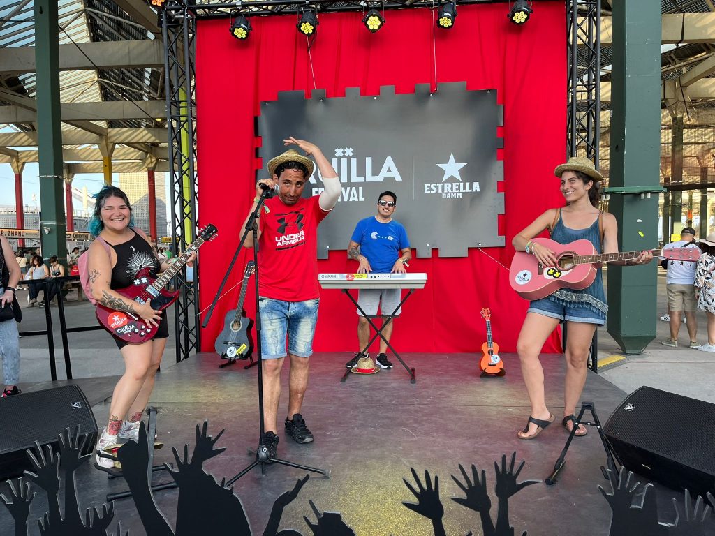 Residents del pis d'inclusió dItaca de Barcelona al Festival Cruïlla