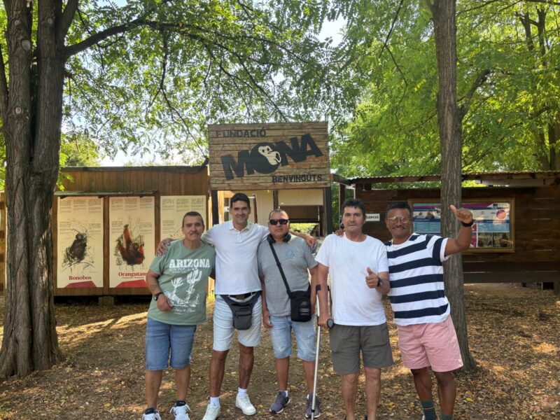 Experiència transformadora amb primats: residents de Can Banús descobreixen la Fundació MONA