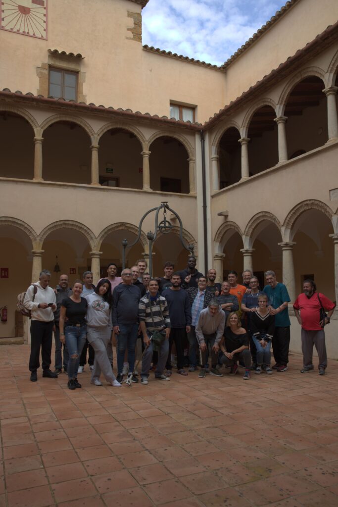 Club Bisbal Bàsquet i Fundació Acollida i Esperança al claustre del Convent de la Bisbal