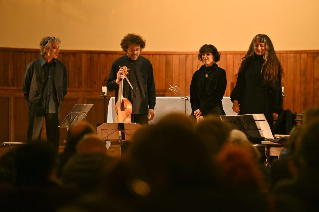 mos amizans per grup de joventot bisbal actuant al convent de franciscans