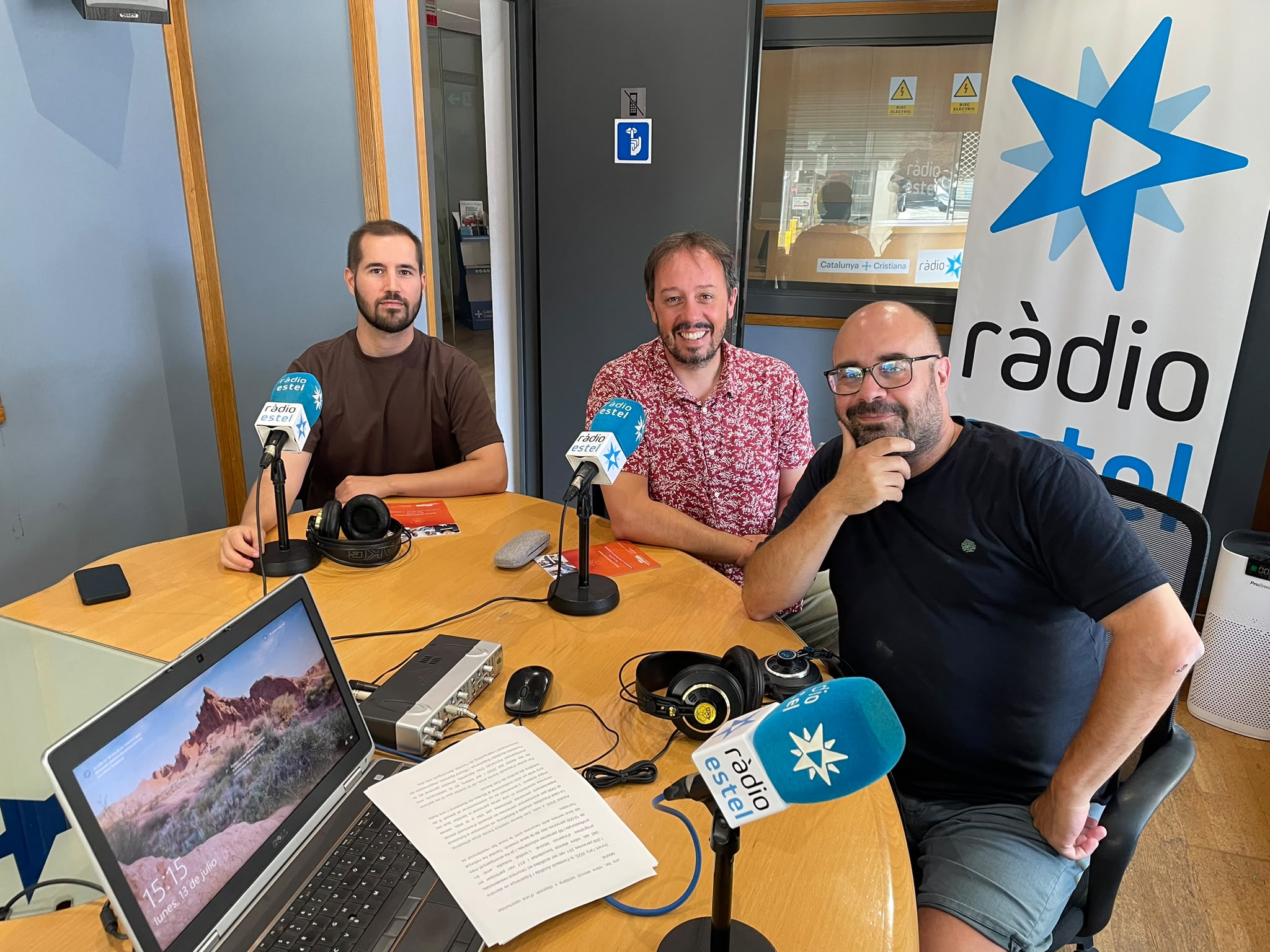 Acollida i Esperança comparte en Ràdio Estel los retos sociales del presente y el futuro de la entidad